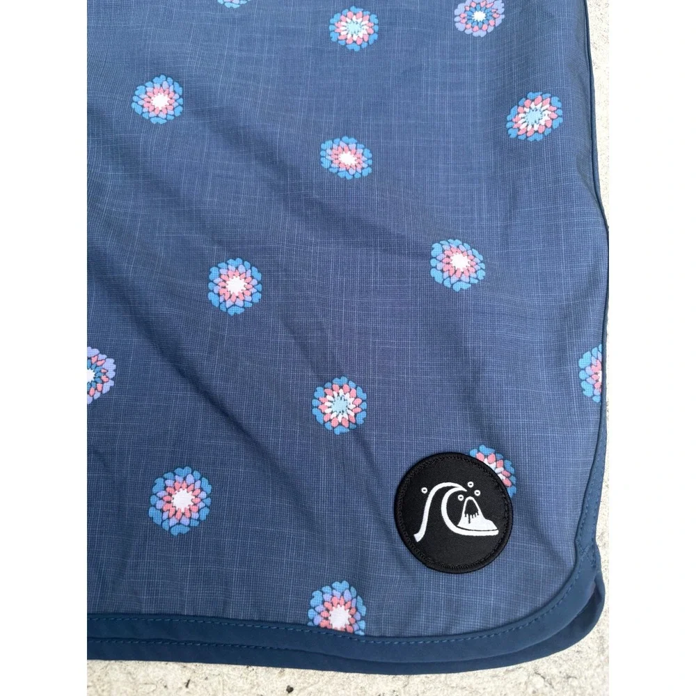 Quiksilver Highline Board Shorts Mens 34 Blue Floral Medallion Surf Trunks 8.5